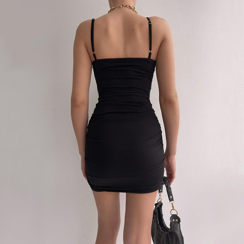 Robe pour femmes ajustée aux formes avec fronces et design twist Chic und Stil