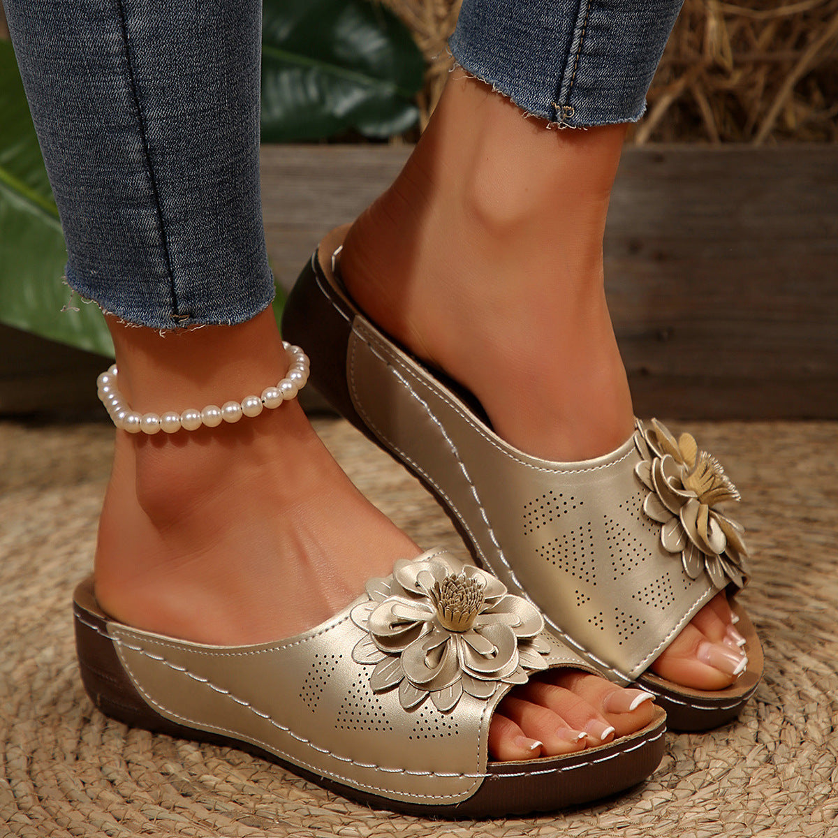 Sandales à brides décoratives fleuries Chic und Stil pour femmes
