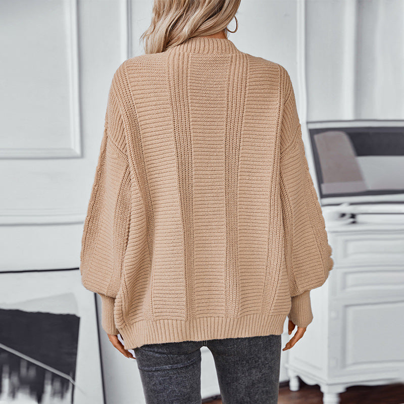 Veste en tricot pour femmes avec design en torsades et détails en boutons dorés Chic und Stil