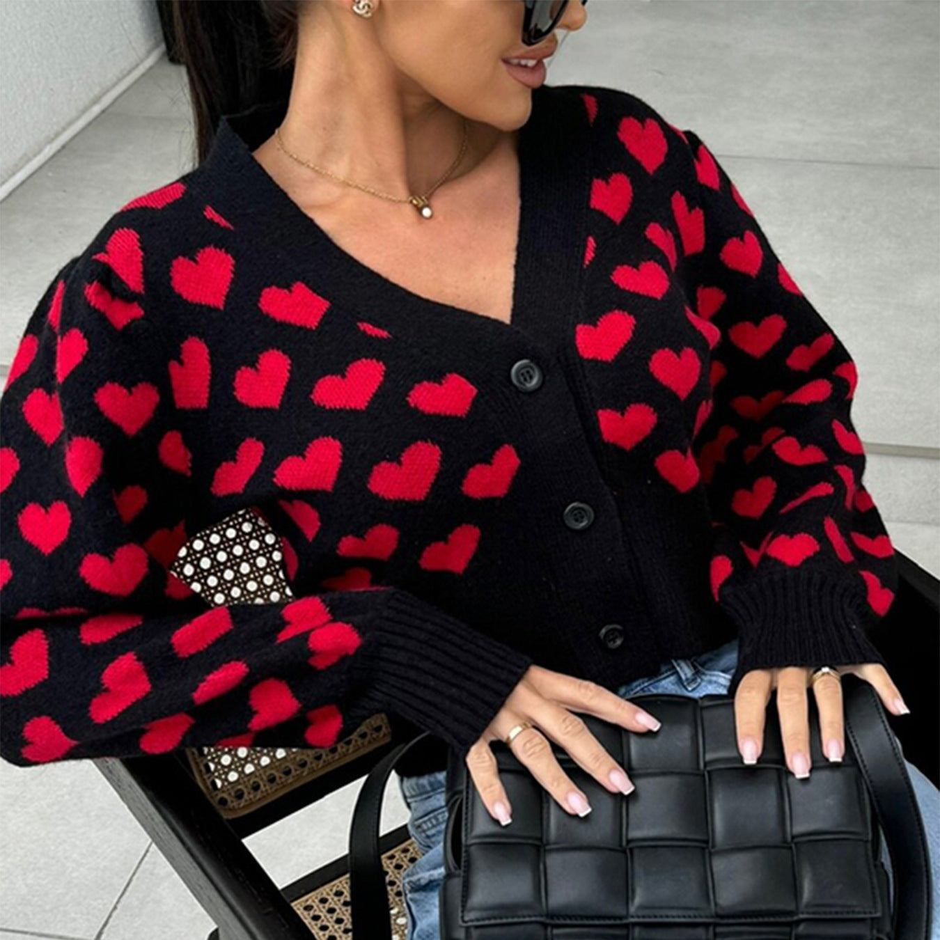 Dame cardigan avec motif en forme de cœur et boutons décoratifs Chic und Stil