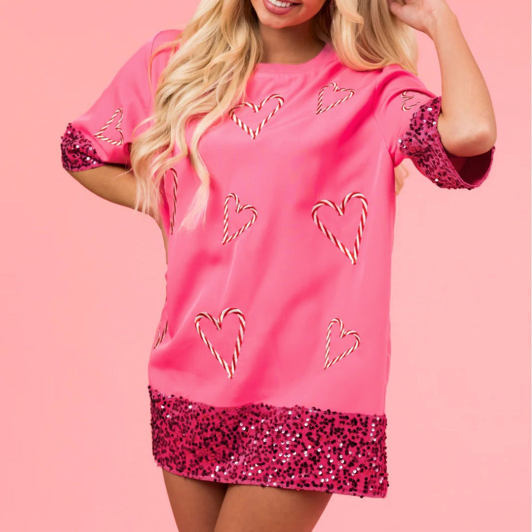 T-shirt de sport féminin avec un motif de cœur espiègle et des manches scintillantes Chic und Stil