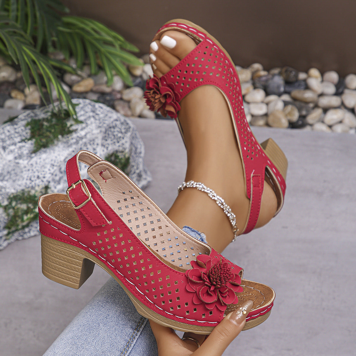 Sandales confort femmes avec inserts respirants et délicate application de fleurs Chic und Stil