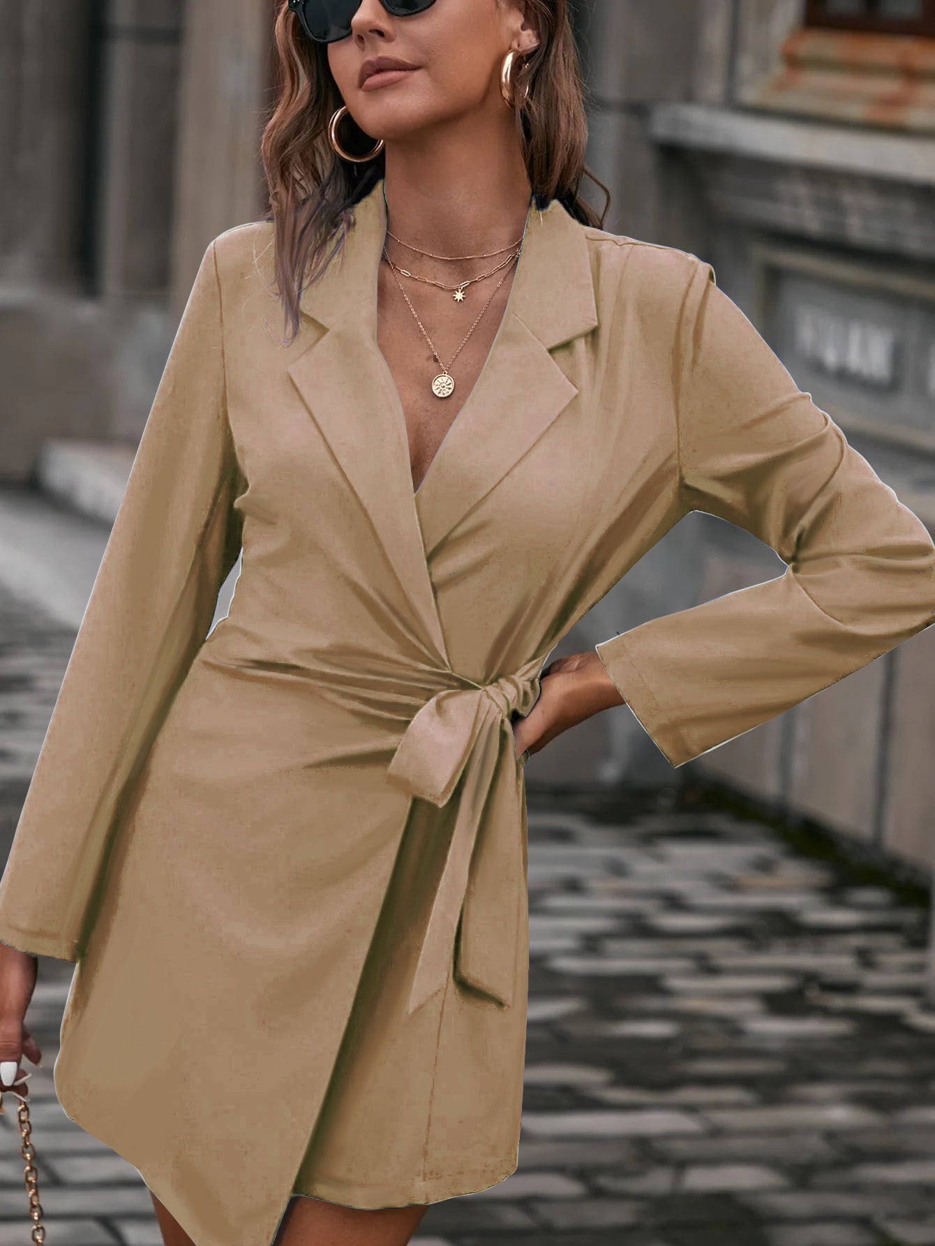 Veste enveloppante pour femmes avec col élégant et coupe cintrée Chic und Stil