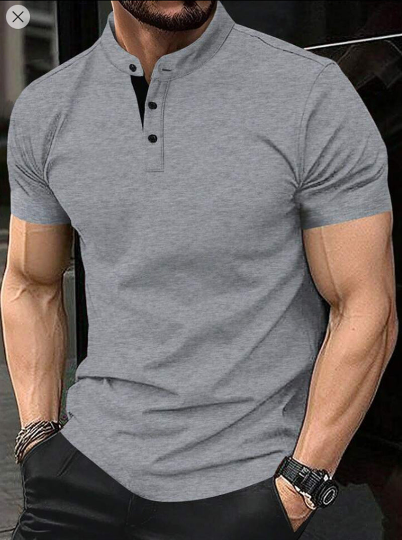 Chemise polo pour hommes avec col montant moderne et boutons contrastés Chic und Stil