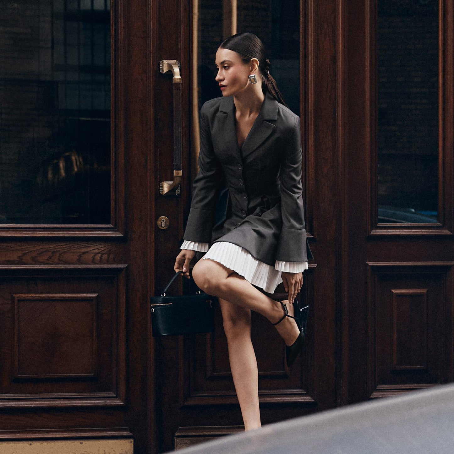 Robe blazer pour femmes avec des plis élégants et une coupe cintrée Chic und Stil