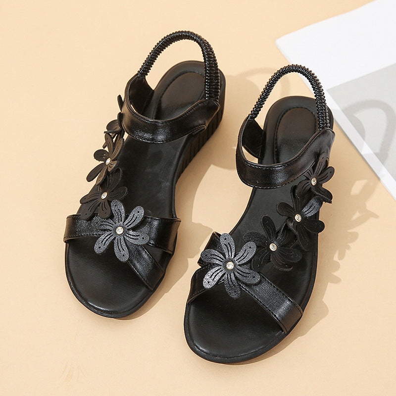 Sandales confortables pour femmes avec des applications florales modernes et une semelle ergonomique Chic und Stil