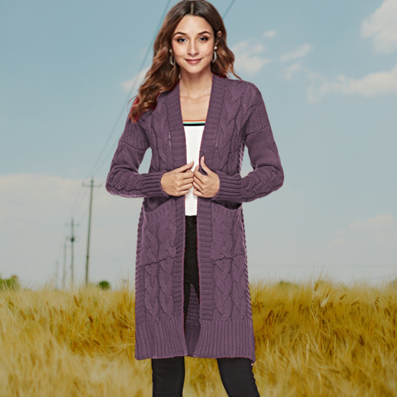 Cardigan en tricot pour femmes avec un motif de tressage moderne et des poches pratiques Chic und Stil