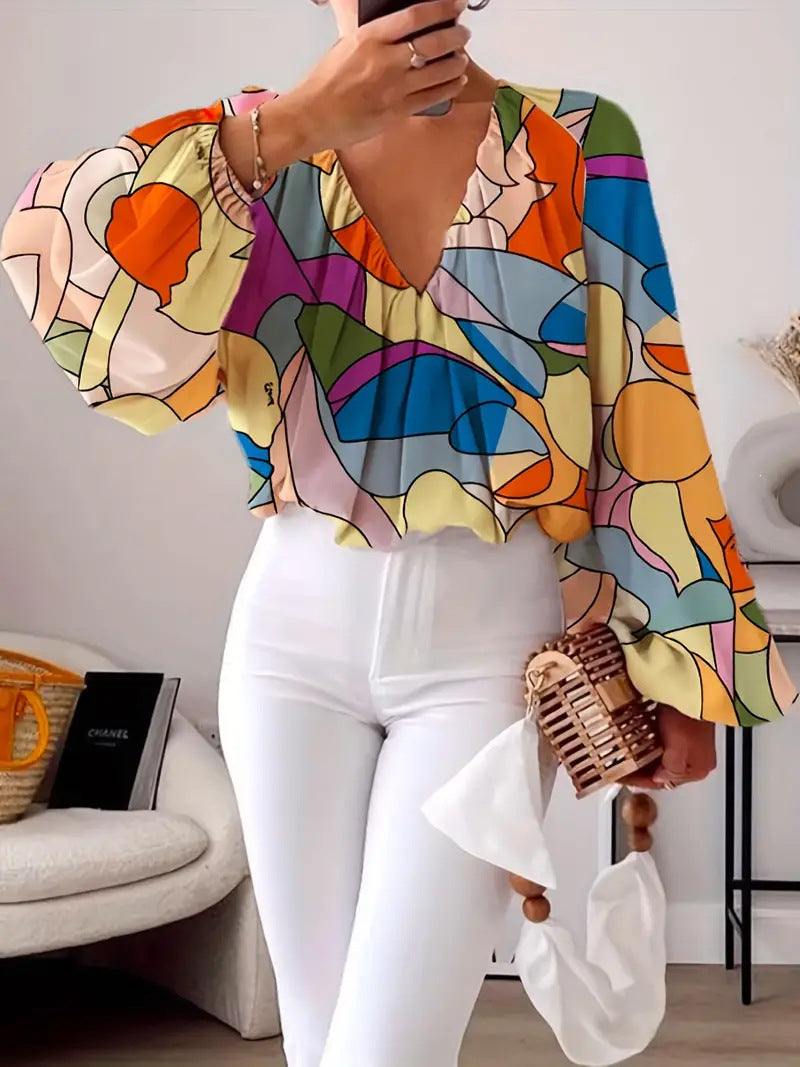 Blouse pour femmes avec décolleté en V et design graphique à la mode Chic und Stil