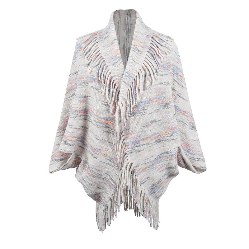 Dame poncho en tricot avec des franges luxueuses et un design moderne Chic und Stil