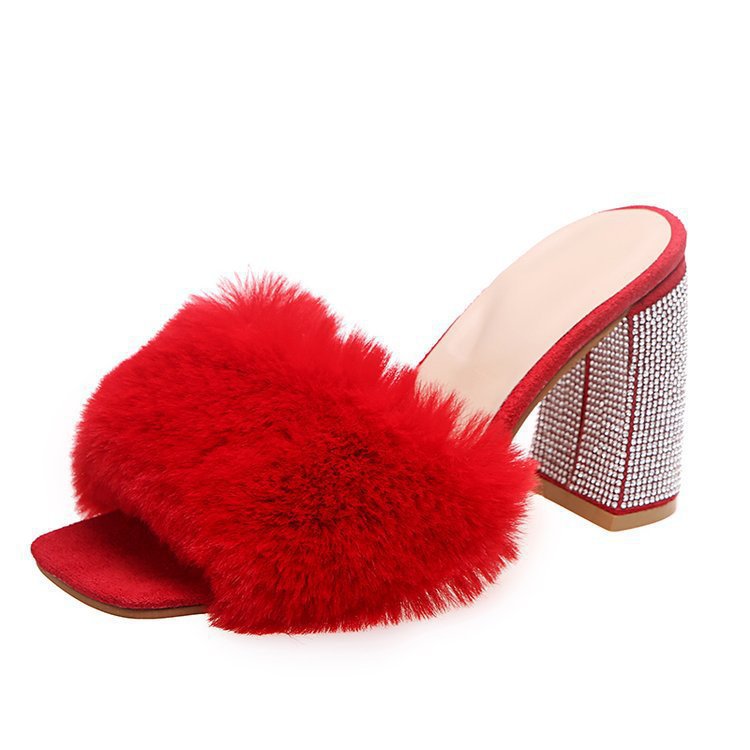 Mules glamourieuses pour dames avec fausse fourrure douce et talon scintillant Chic und Stil