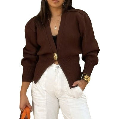 Cardigan en tricot élégant pour femmes avec décolleté en V profond et bouton décoratif Chic und Stil