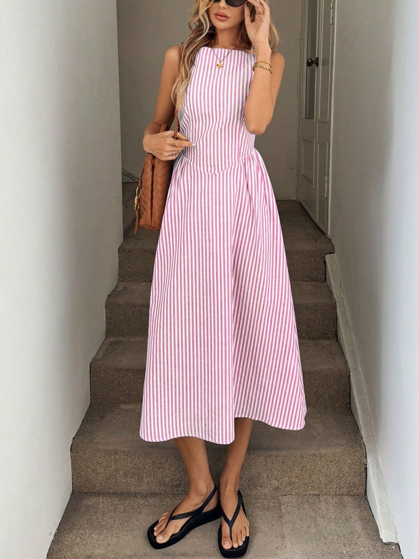Robe midi femme avec des rayures fines et une silhouette cintrée Chic und Stil