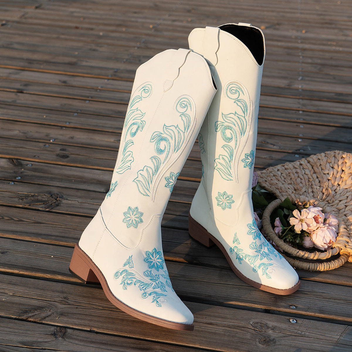 Bottes de cowboy pour femmes avec des détails floraux faits à la main et un talon bloc confortable Chic und Stil