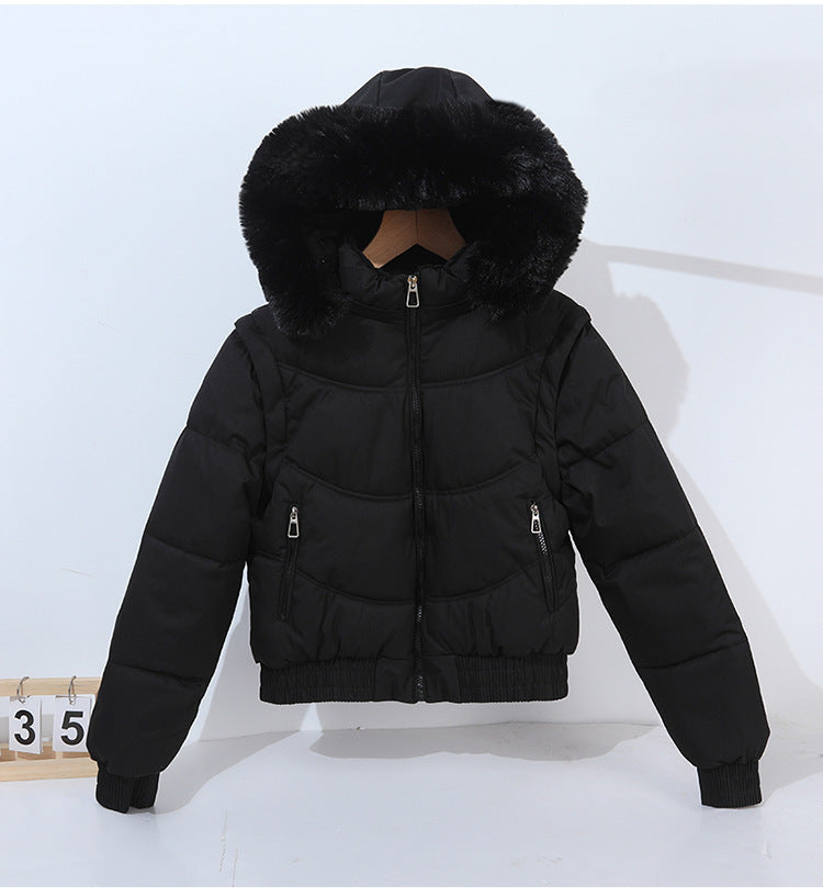 Short quilted jacket for women with removable hood and luxurious faux fur collar Chic and Style