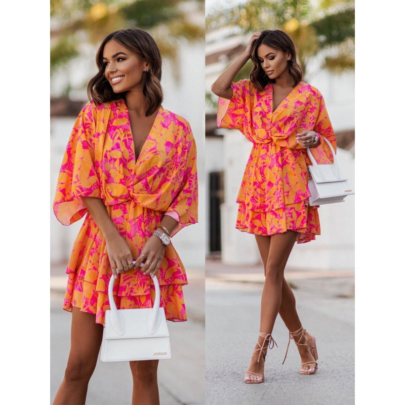 Robe mini froncée flirty pour femmes avec détail enveloppant Chic und Stil