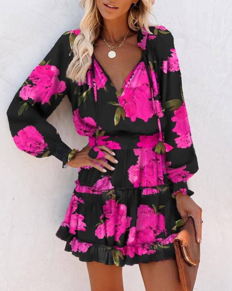 Dames Robe mini ludique avec motif coloré et détails volantés Chic und Stil