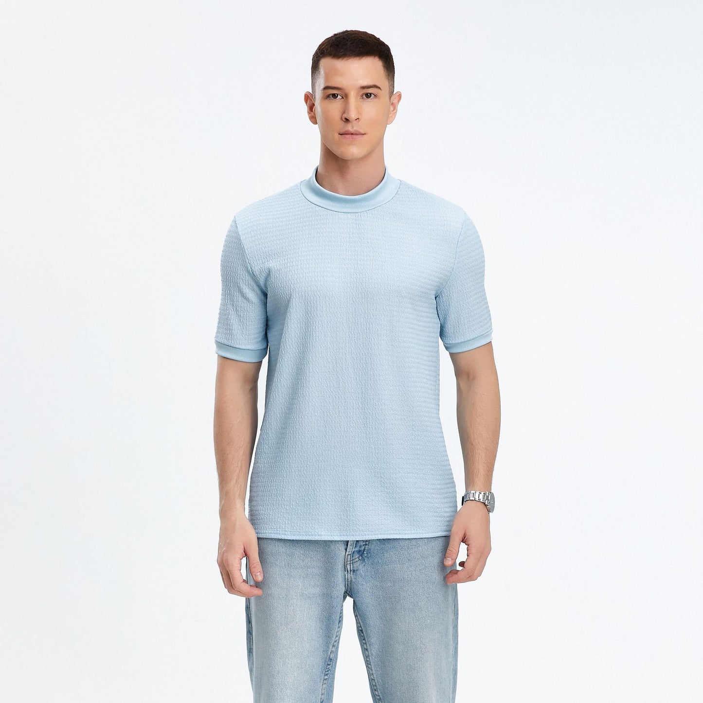 Haut à manches courtes pour hommes avec col montant moderne et tissu texturé Chic und Stil