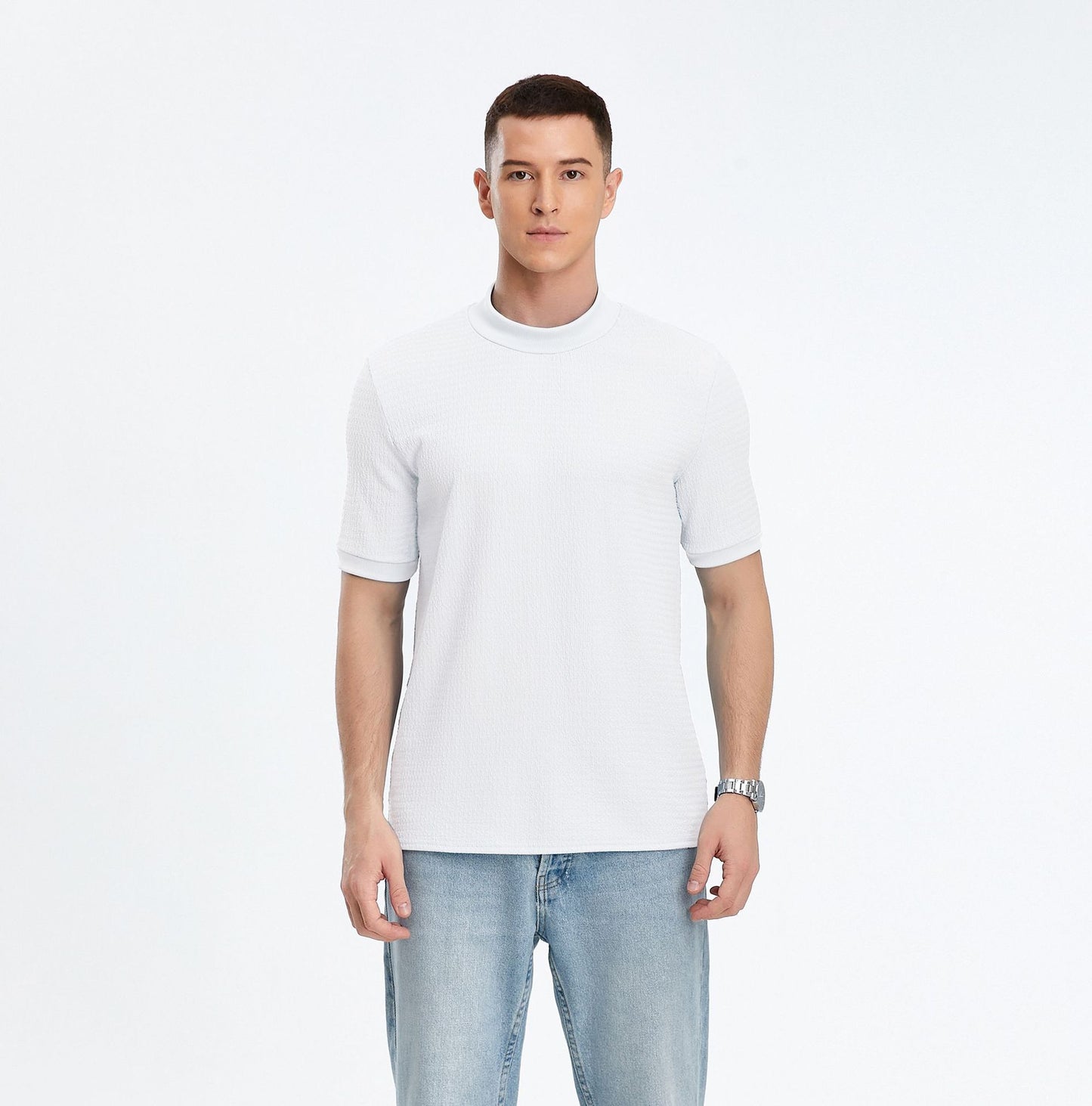 Haut à manches courtes pour hommes avec col montant moderne et tissu texturé Chic und Stil