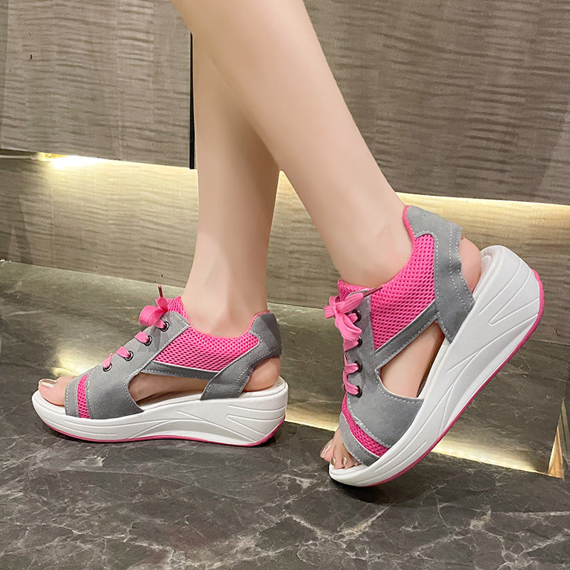 Sandales de sport féminines avec tige en mesh respirant et semelle en wedge flexible Chic und Stil