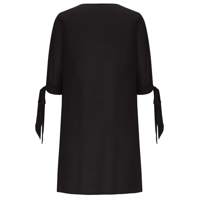 Robe femme flatteuse à décolleté en V avec ornements en sequins Chic und Stil