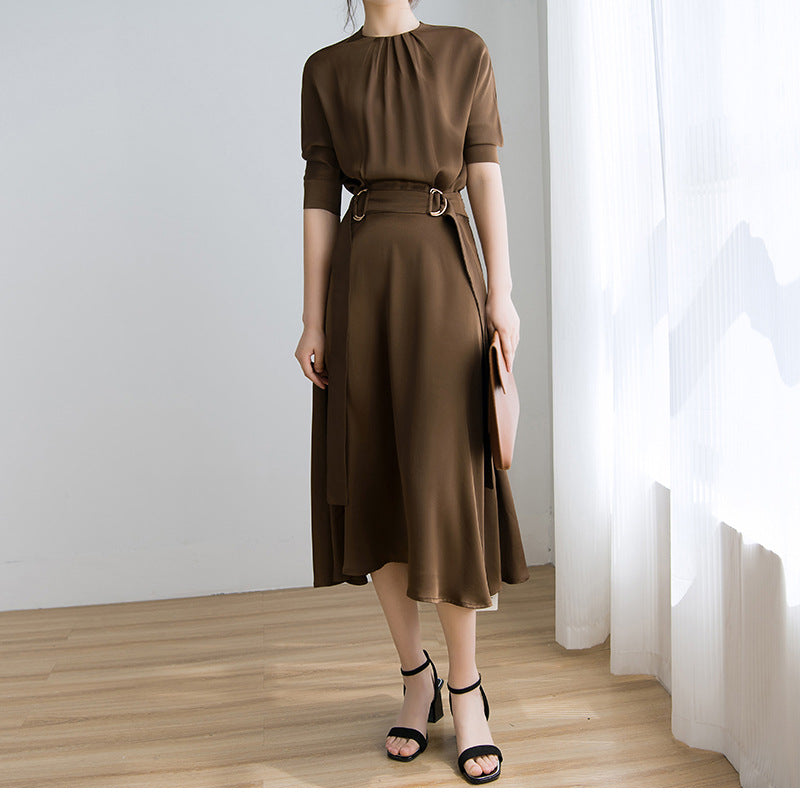 Robe maxi ceinturée pour femmes avec un élégant flux Chic und Stil