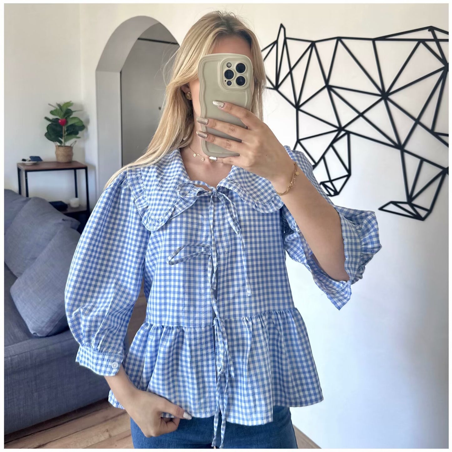 Chemise Vokuhila élégante pour femmes avec un col charmant et des volants ludiques Chic und Stil