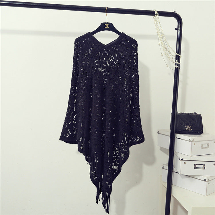 Poncho en tricot pour dames avec des motifs en crochet artistiques et des franges Chic und Stil