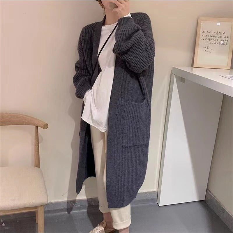 Cardigan en tricot féminin avec une silhouette décontractée et des poches profondes Chic und Stil