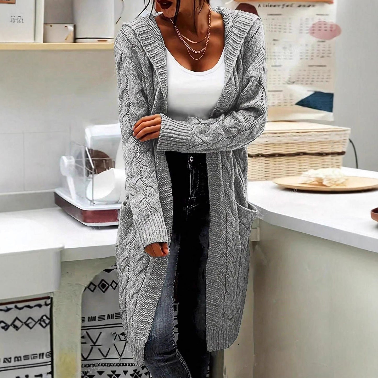 Veste en grosse maille pour dames avec des motifs en relief de haute qualité et des poches pratiques Chic und Stil