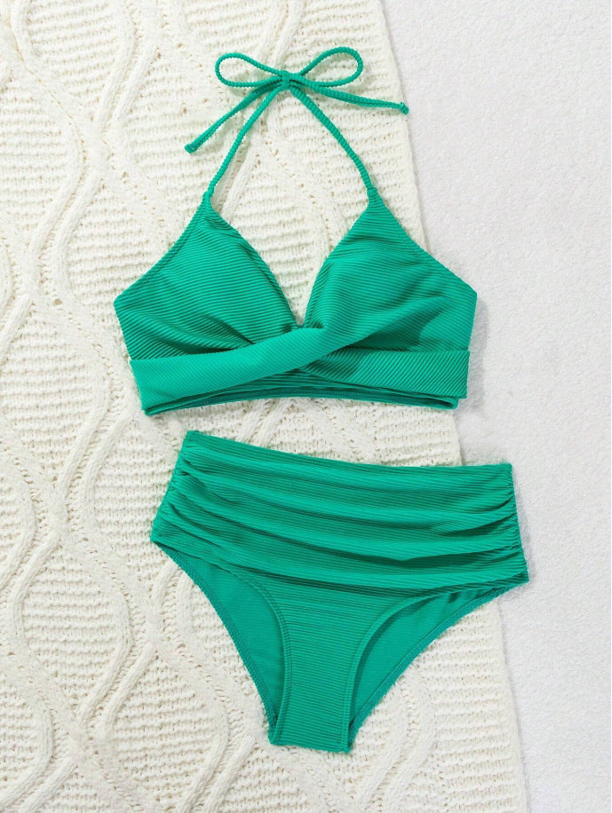 Bikini femme taille haute avec un élégant haut drapé et un design ludique Chic und Stil