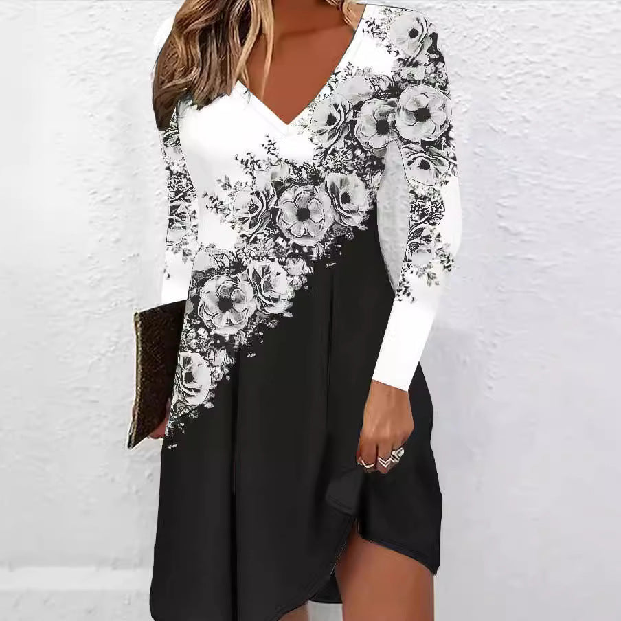 Robe pour femmes à décolleté en V avec des accents floraux et une coupe asymétrique Chic und Stil