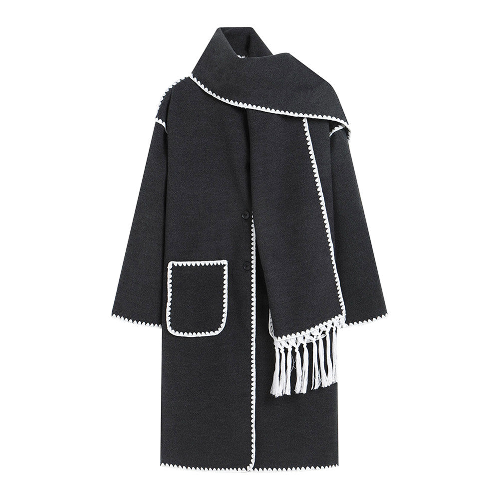 Elegant transitional coat for women with fringe embellishments Chic und Stil