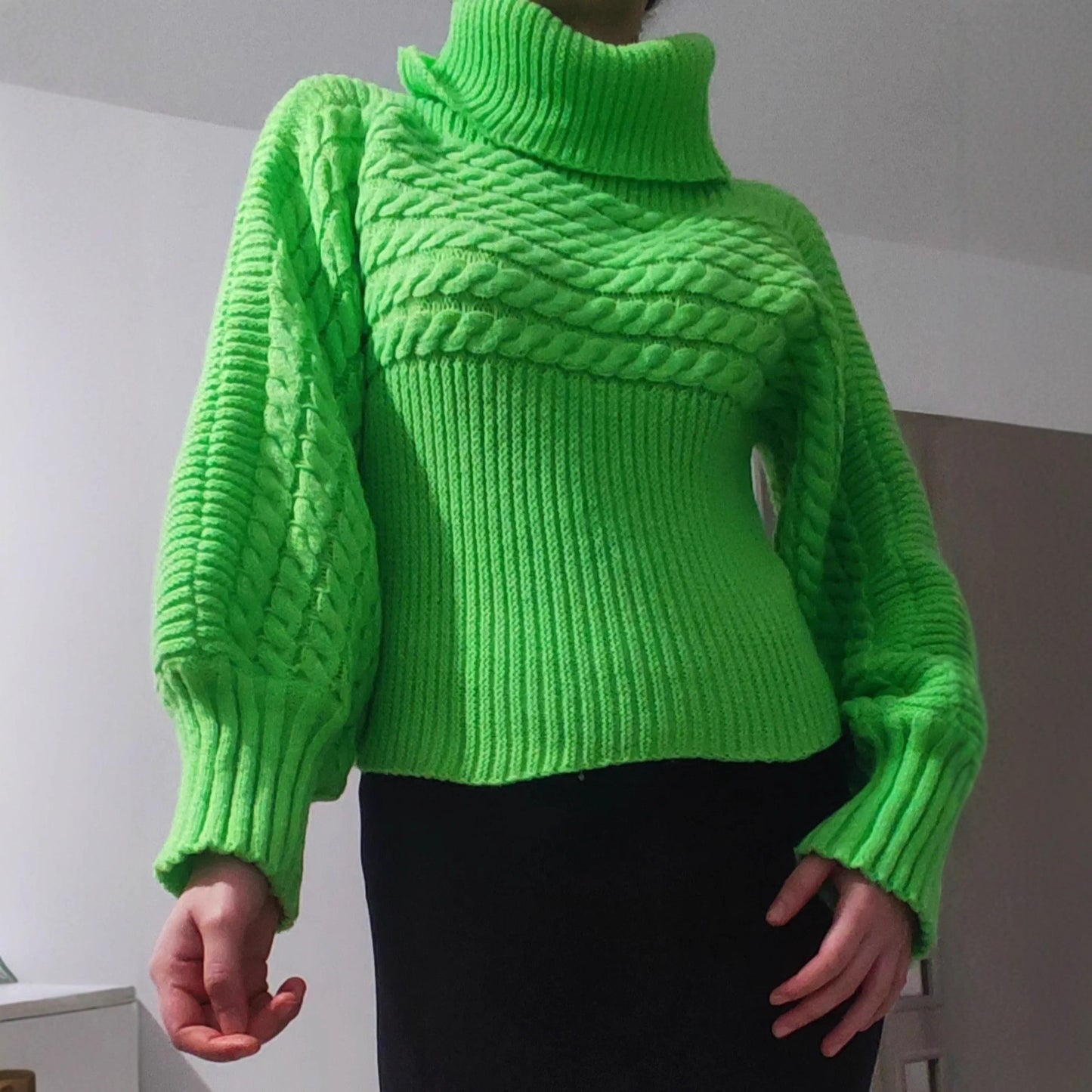 Pull en tricot décontracté pour femmes avec col haut et motif de tresse original Chic und Stil