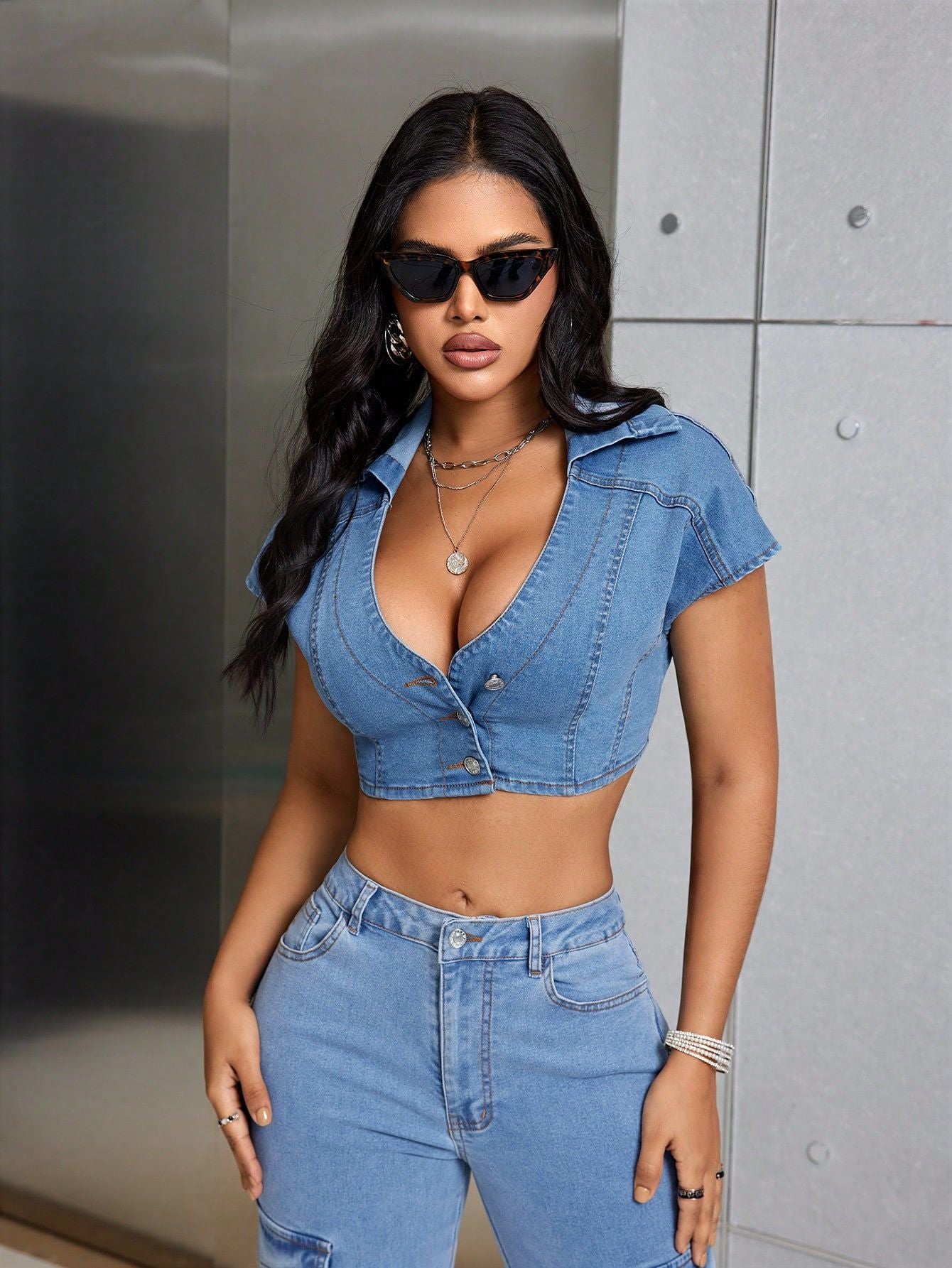 Blouse cropped pour femmes en denim avec détails de boutons et manches courtes Chic und Stil