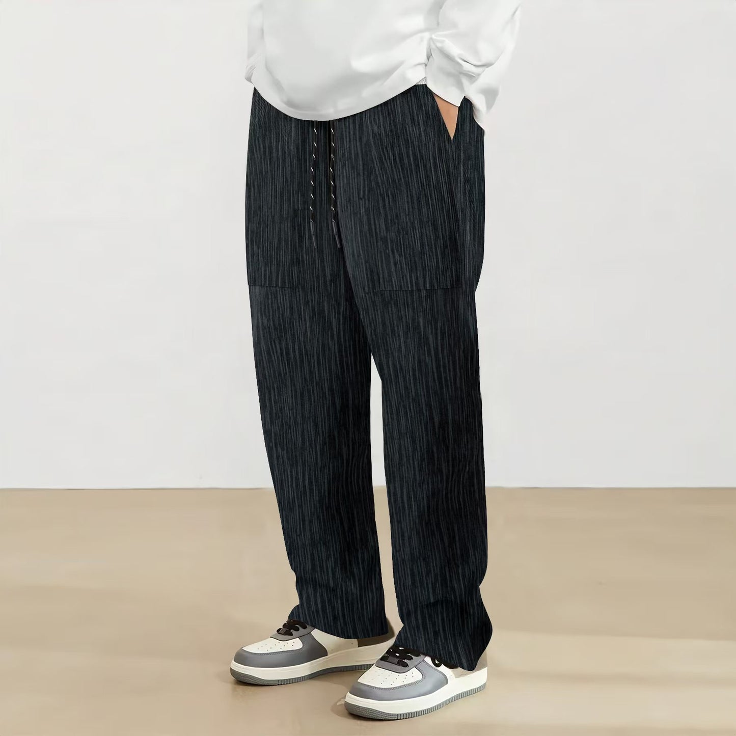 Casual men's pants with an innovative structured design and practical pockets Chic and Style