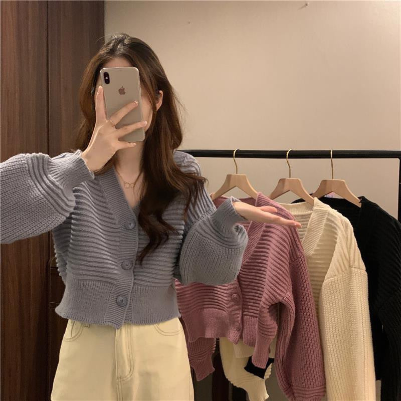 Cardigan en tricot confortable et élégant pour femmes avec des manches volumineuses et des détails de boutons Chic und Stil