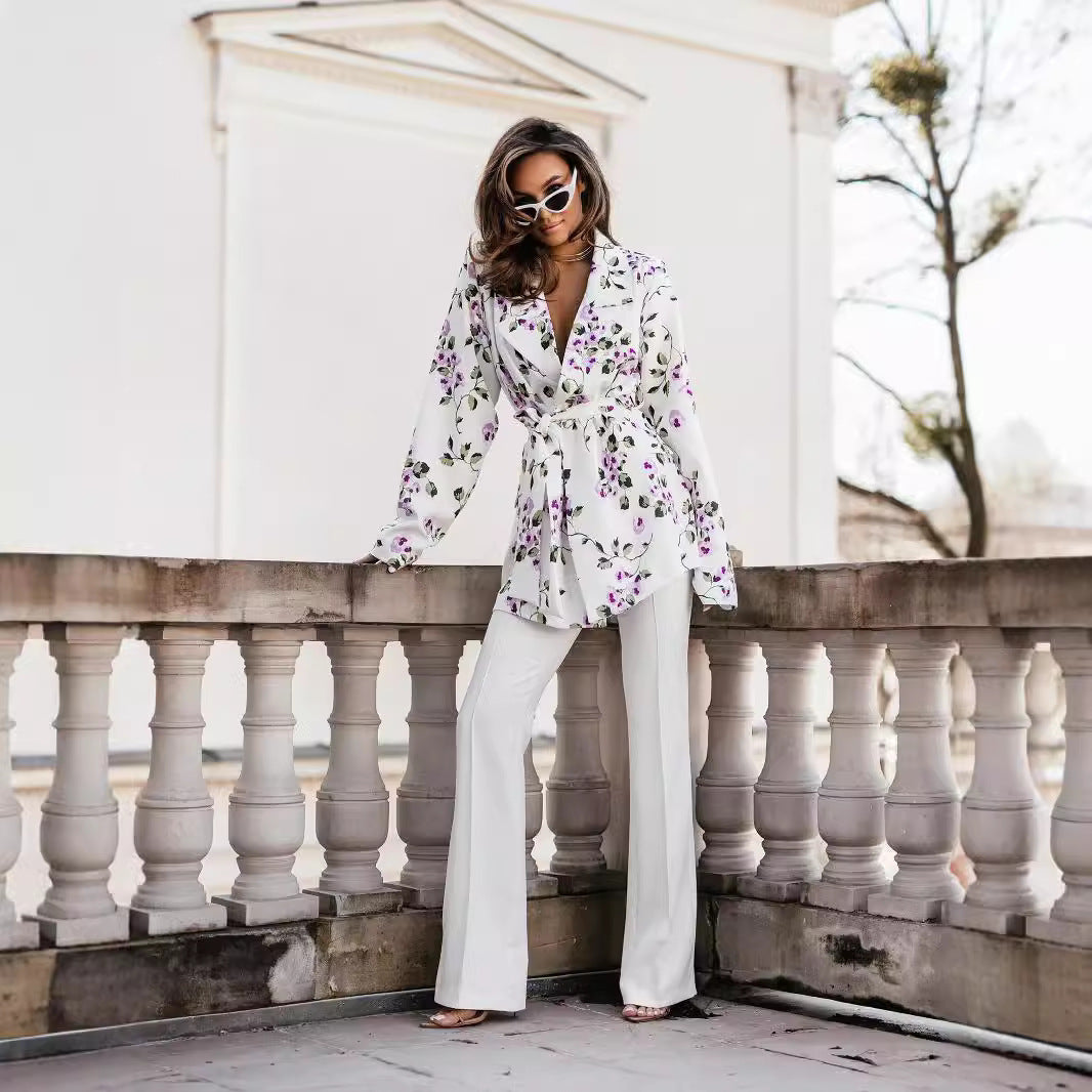 Blouse enveloppe pour femmes avec un élégant motif léopard et de longues manches bouffantes Chic und Stil