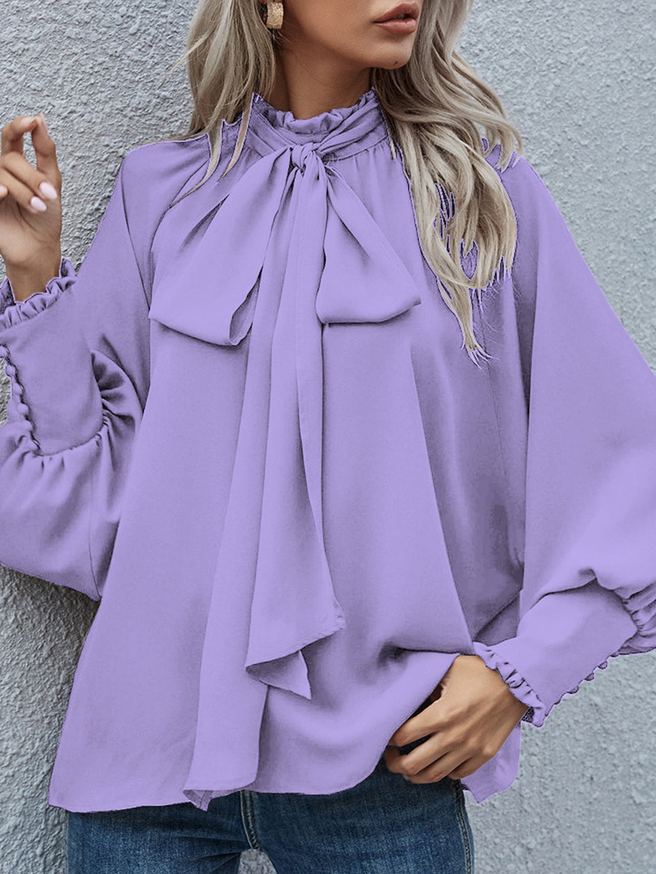 Chemisier femme avec col à nœud et manches volumineuses Chic und Stil