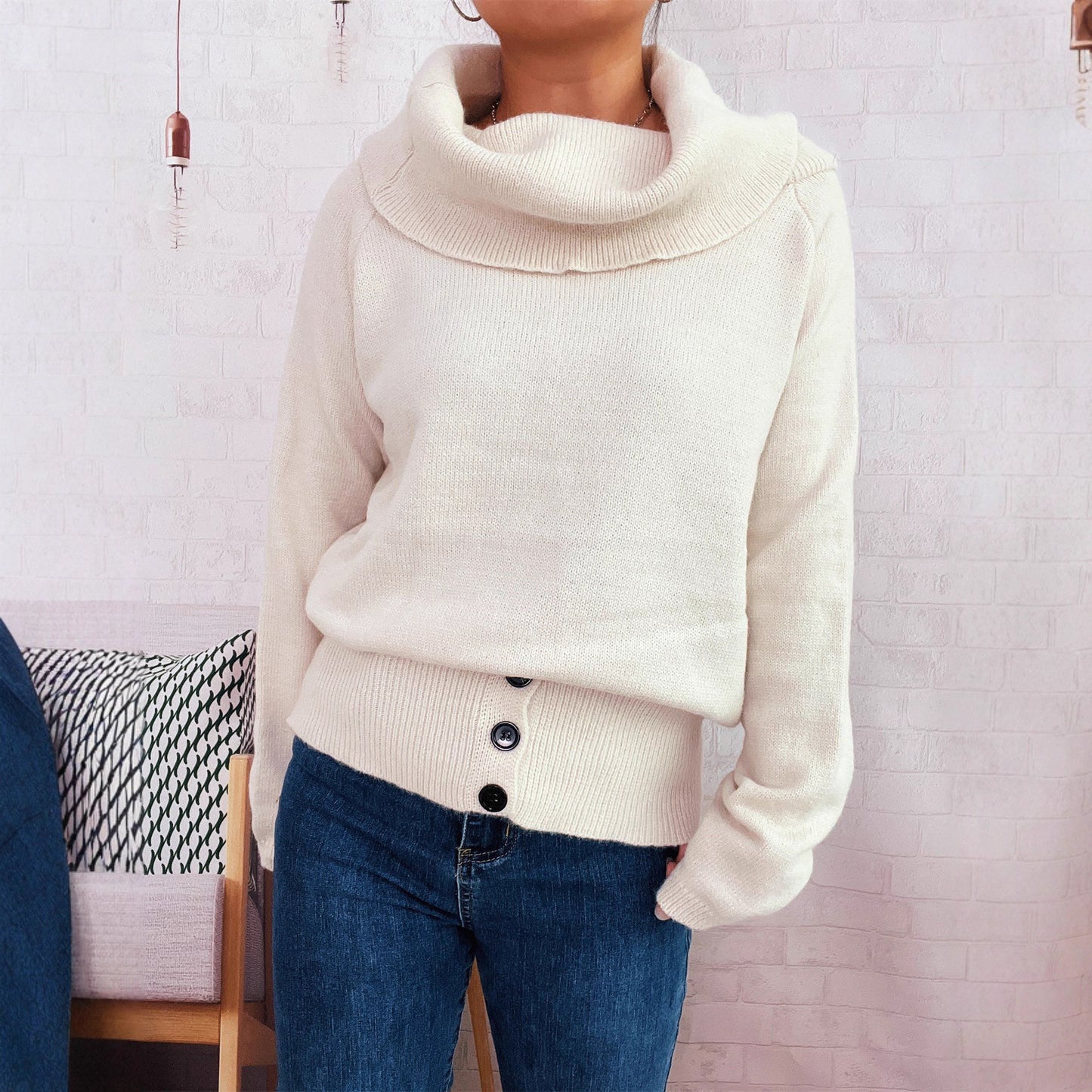 Pull femme avec col doux et boutons décoratifs Chic und Stil