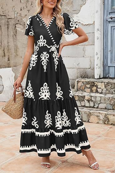 Robe maxi femme avec décolleté en V et détails de broderie contrastés Chic und Stil