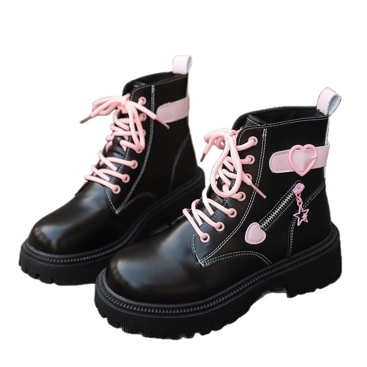 Bottes à la mode pour dames avec des détails en forme de cœur et d'étoile Chic und Stil