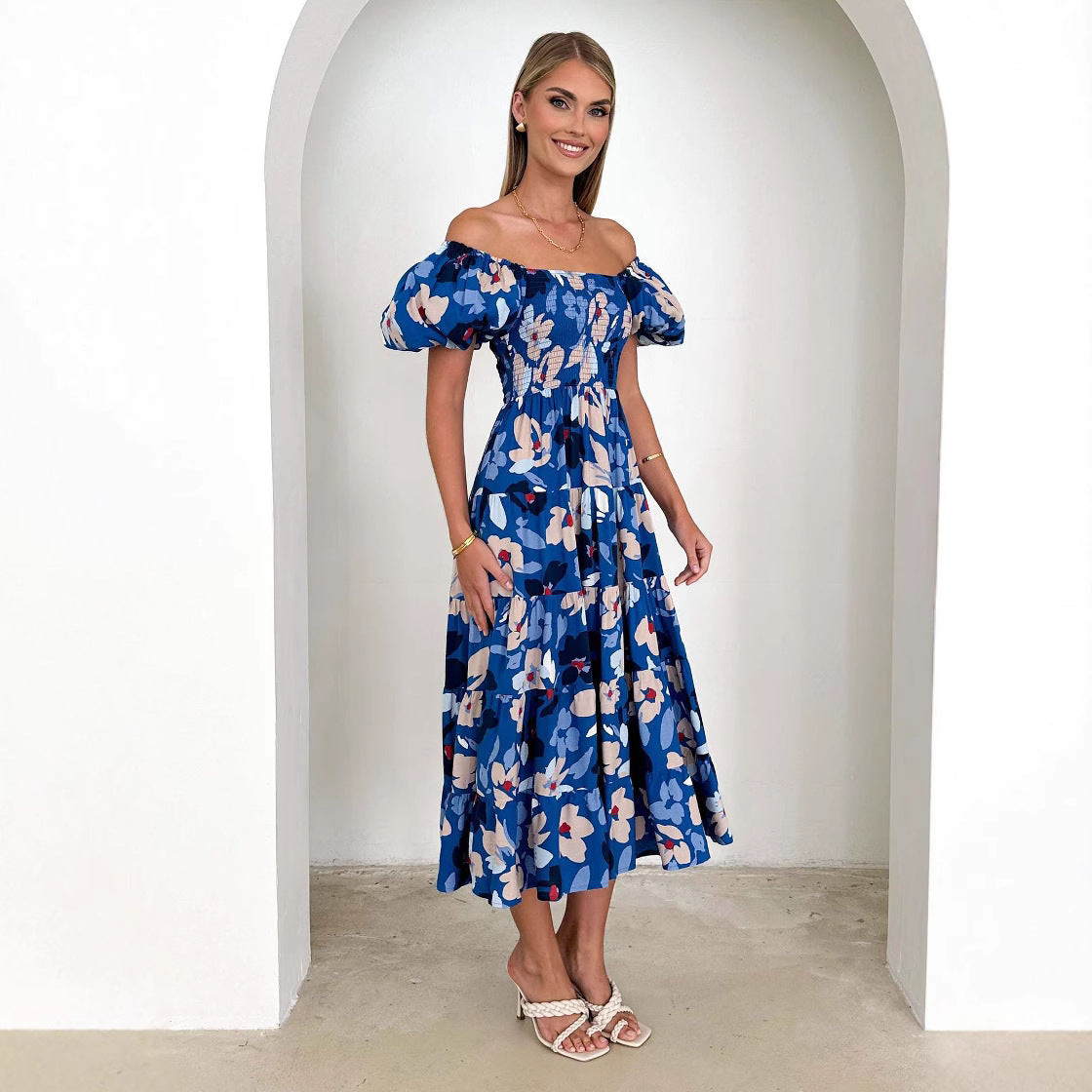 Robe midi florale épaules dénudées Chic und Stil pour femmes