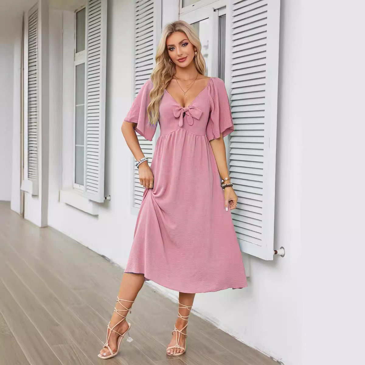 Robe maxi aérienne pour femme avec un design de nœud nostalgique Chic und Stil