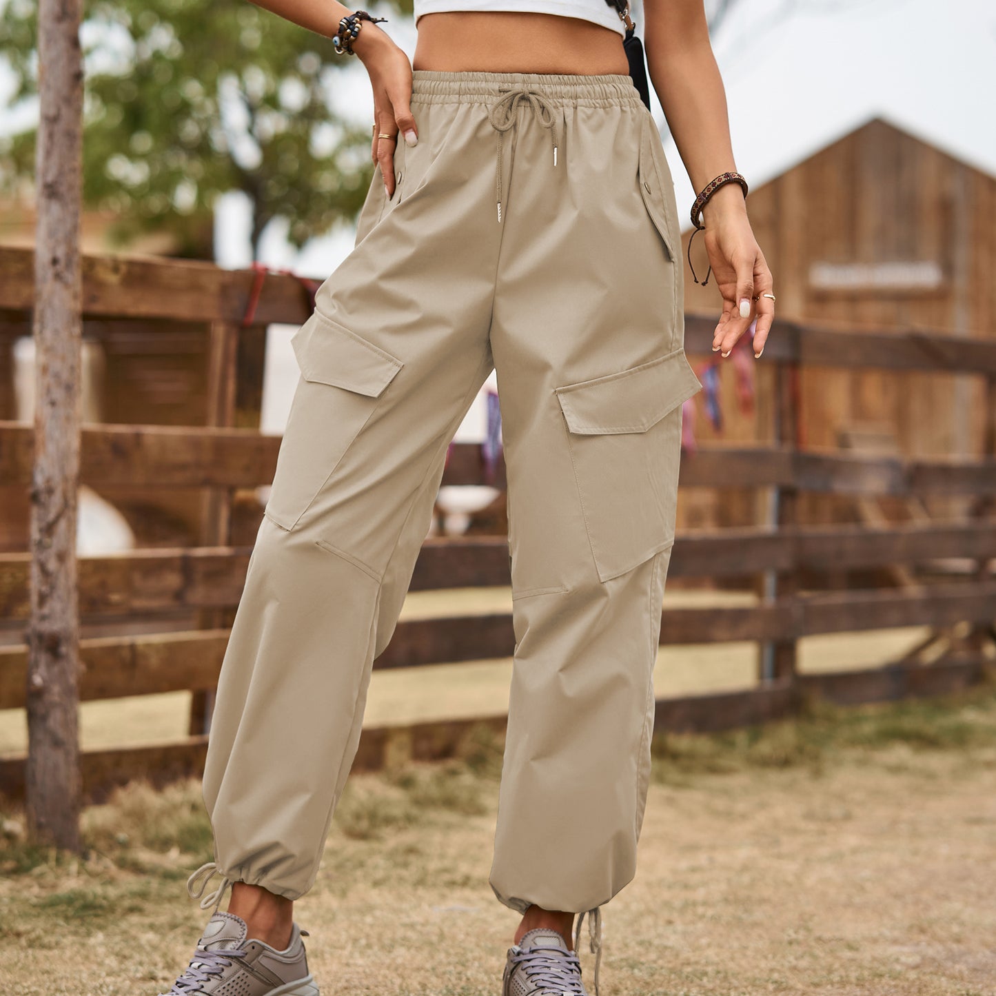 Women's cargo pants with practical pockets and elastic waistband Chic und Stil