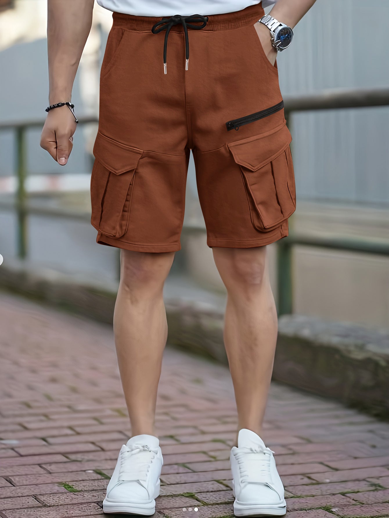 Shorts utilitaires style cargo pour hommes avec design à poches multiples Chic und Stil