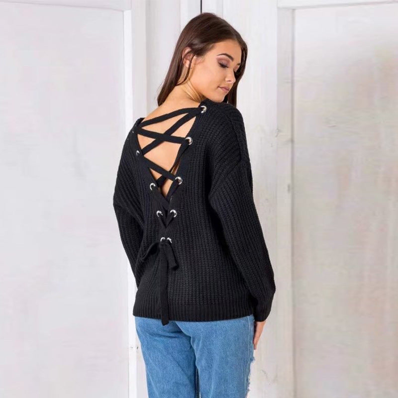 Pull femme avec un design unique à l'arrière et un lacet décoratif Chic und Stil