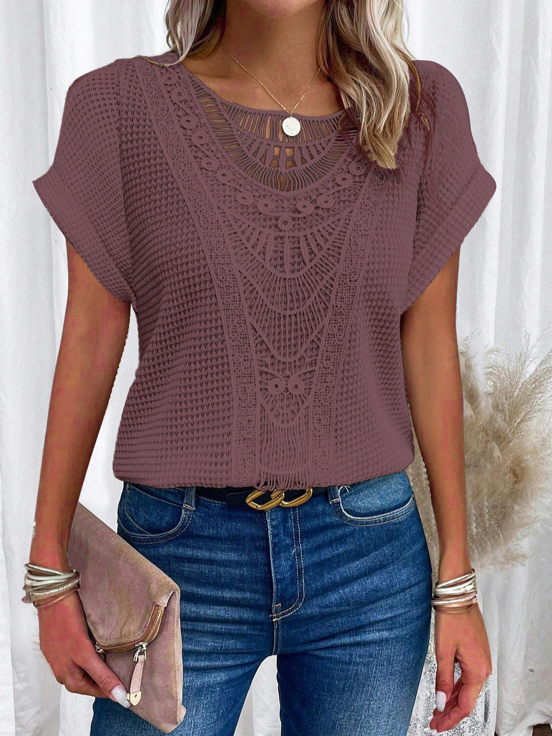Women's crossover neckline top with a refined crochet pattern Chic und Stil