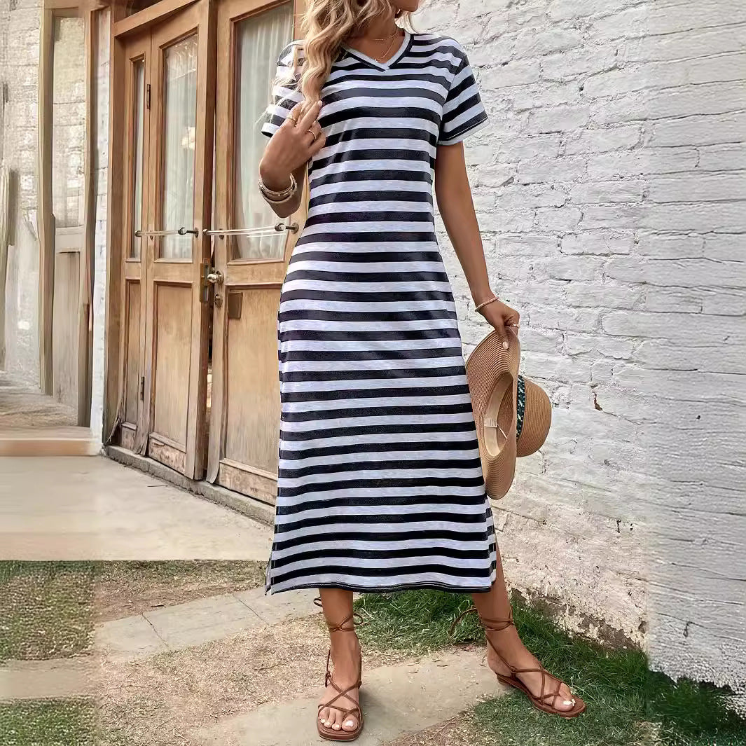 Robe maxi rayée pour femmes au design décontracté à décolleté en V avec fentes latérales Chic und Stil