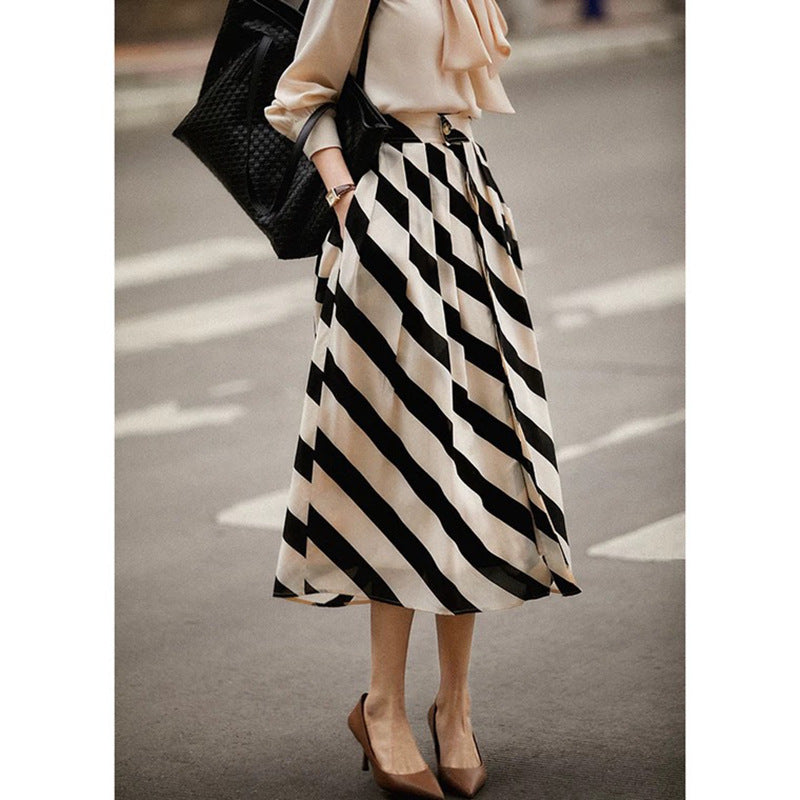 Jupe maxi plissée pour femmes avec design rayé Chic und Stil