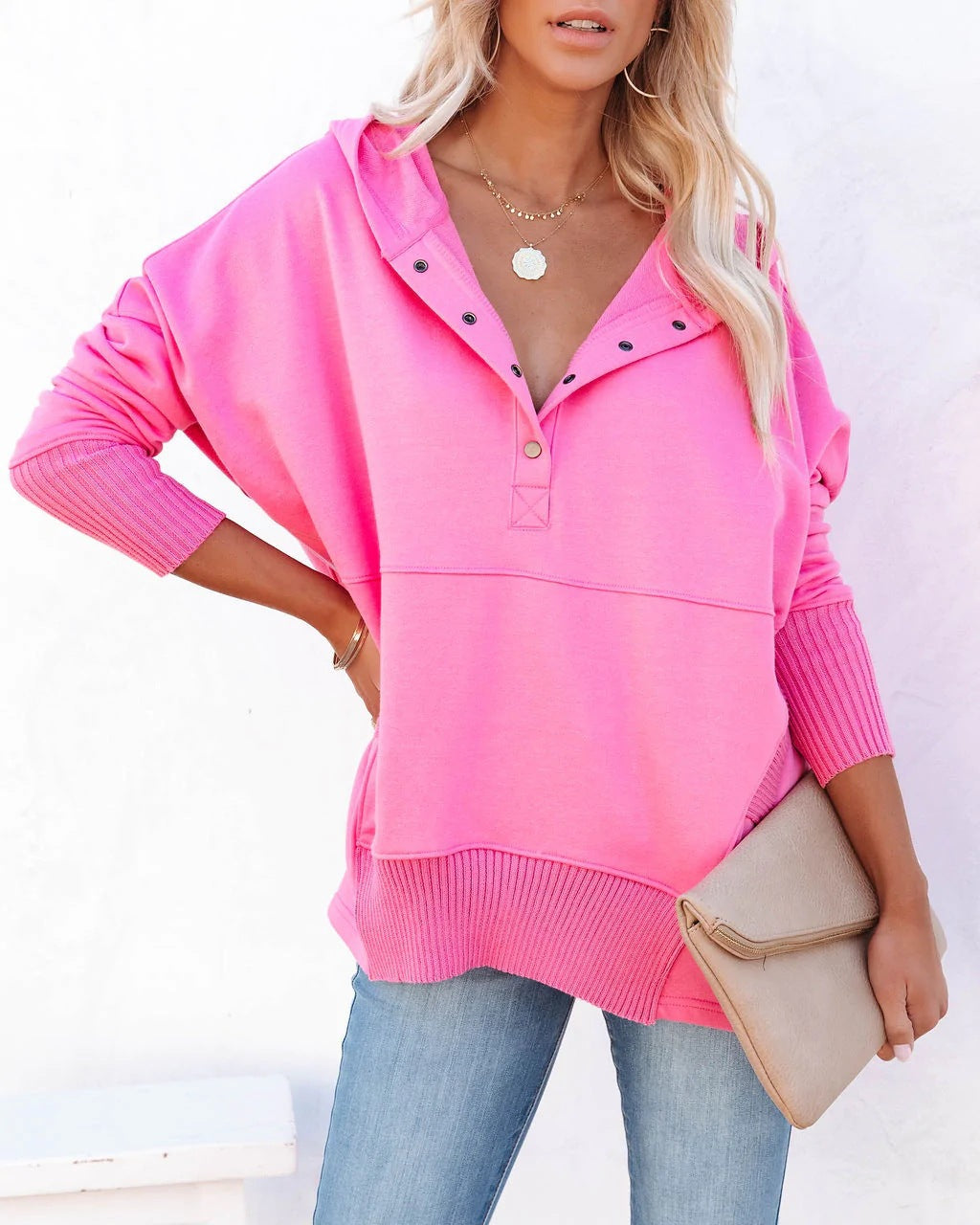 Sweat à capuche décontracté pour femmes avec patte de boutonnage et poche kangourou Chic und Stil